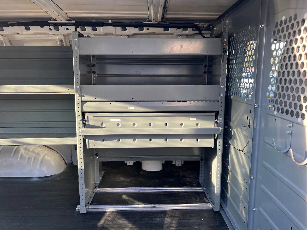 Used 2014 Chevrolet Express 2500 image 25