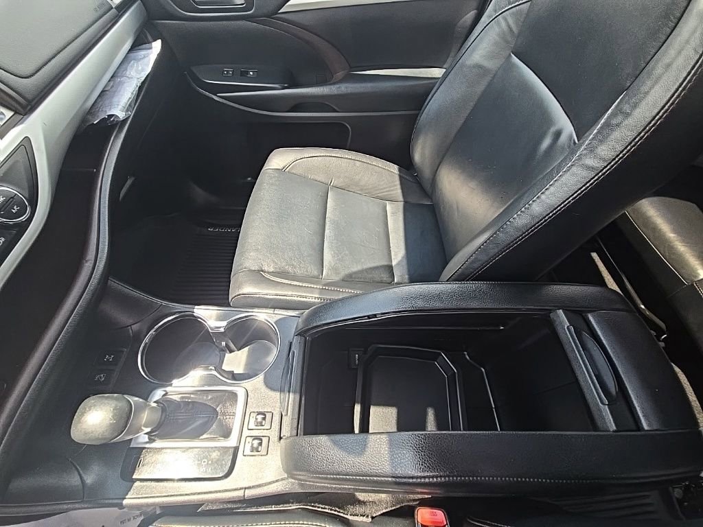 Used 2019 Toyota Highlander XLE AWD/4WD image 24