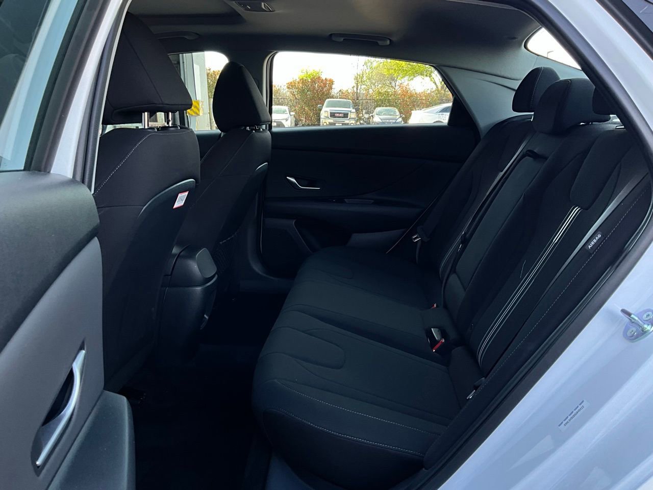 Used 2025 Hyundai Elantra SEL image 11