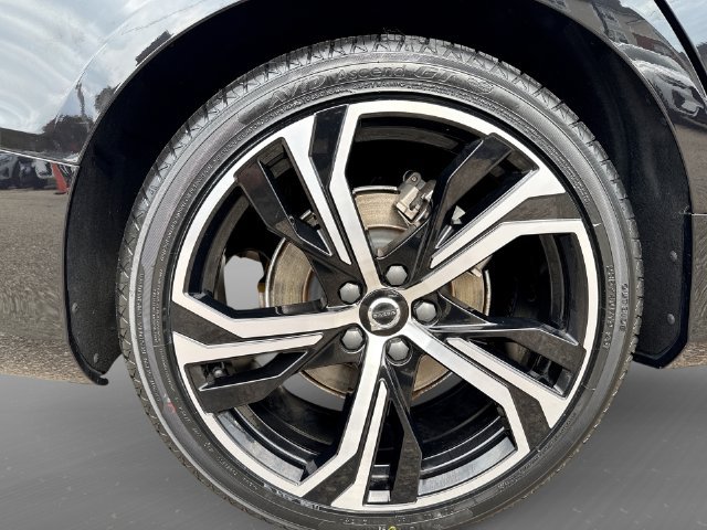 Certified 2024 Volvo S60 B5 Ultimate w/ Protection Package Premier AWD/4WD image 22