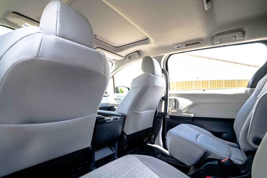 Used 2024 Toyota Sienna LE w/ LE Plus Package AWD/4WD image 35