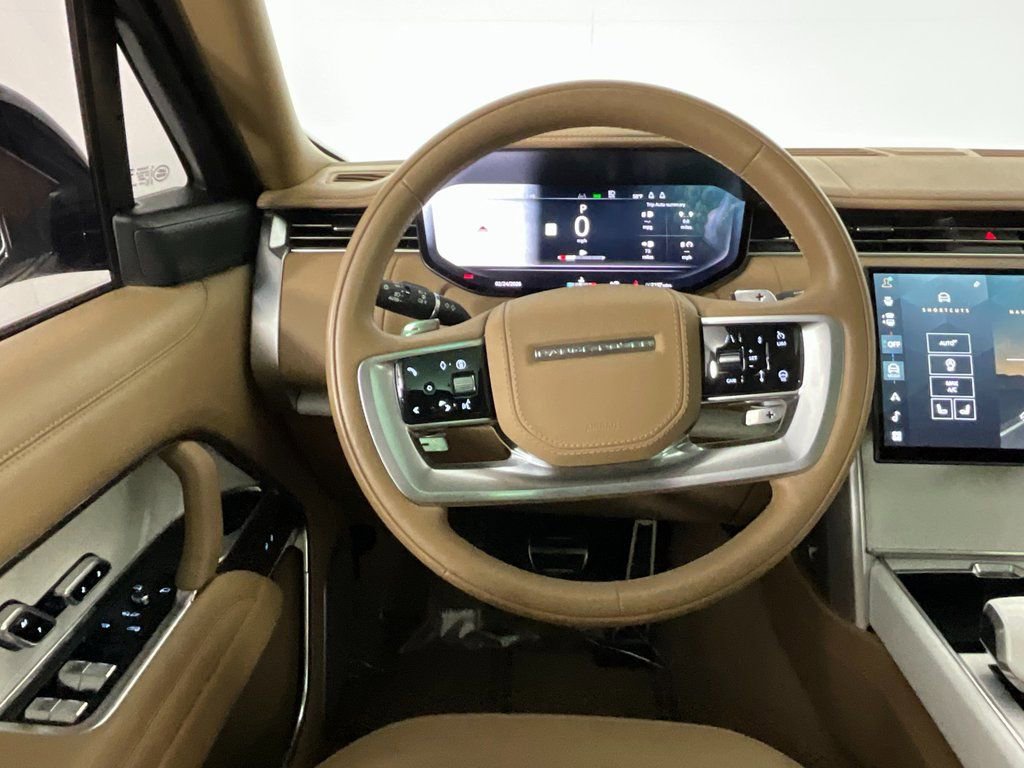 Used 2025 Land Rover Range Rover SV image 11