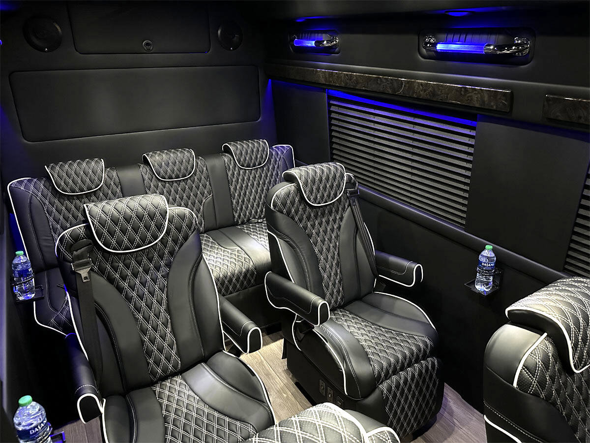 Used 2024 Mercedes-Benz Sprinter 3500 image 2