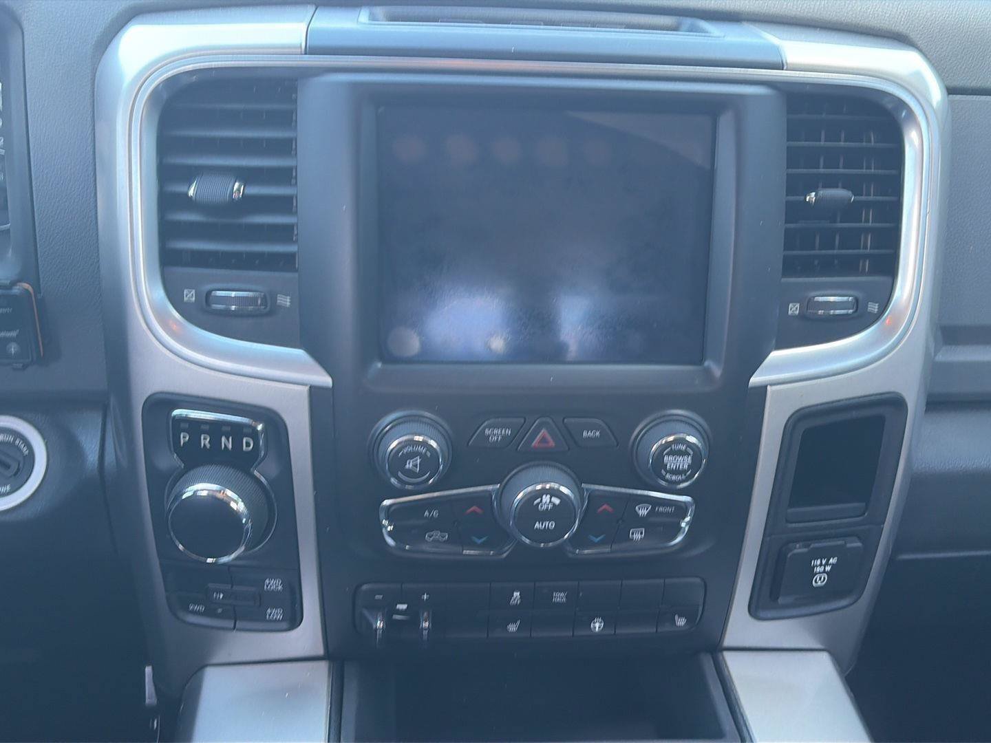 Used 2018 RAM 1500 SLT AWD/4WD image 15