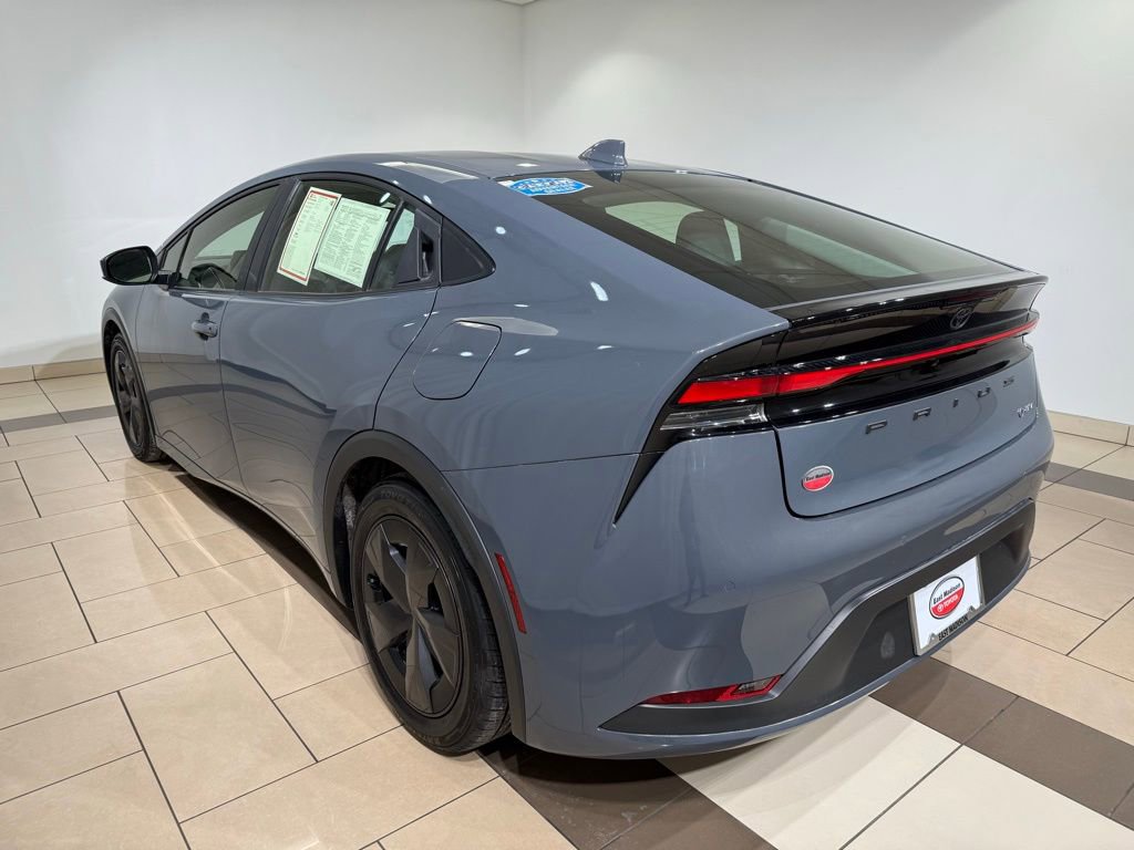 Used 2023 Toyota Prius LE image 3