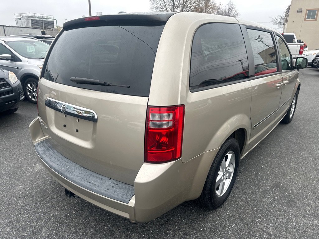 Used 2008 Dodge Grand Caravan SXT image 5