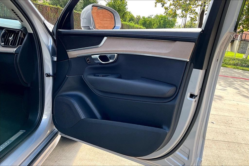 Used 2025 Volvo XC90 B6 Plus AWD/4WD image 24