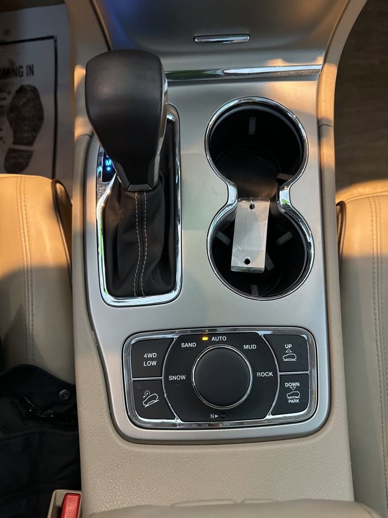 Used 2017 Jeep Grand Cherokee Overland image 23