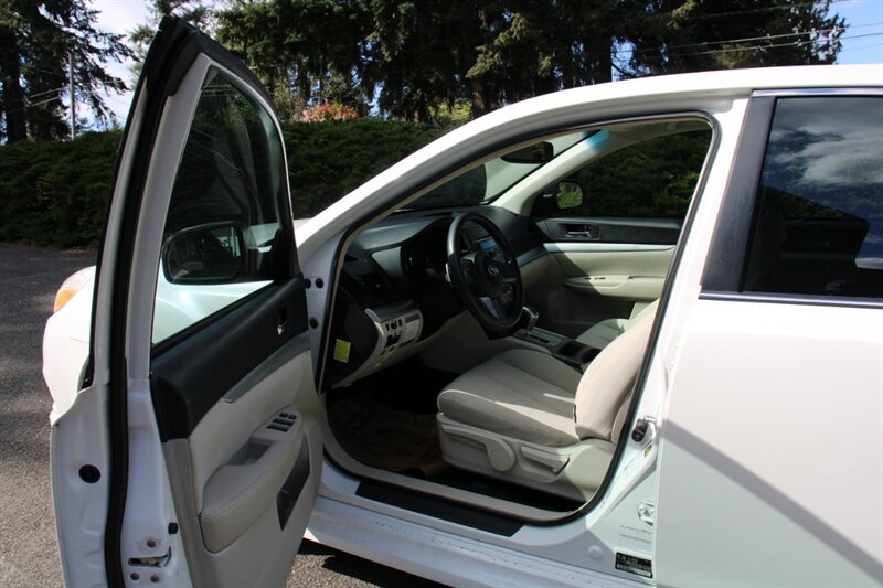 Used 2010 Subaru Legacy 2.5i AWD/4WD image 5