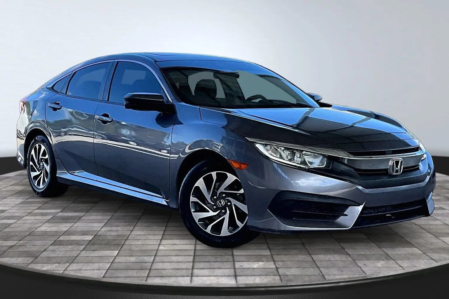 Used 2018 Honda Civic EX image 3
