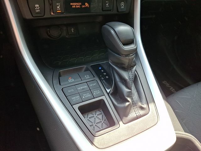 Certified 2020 Toyota RAV4 XLE w/ Convenience Package AWD/4WD image 15