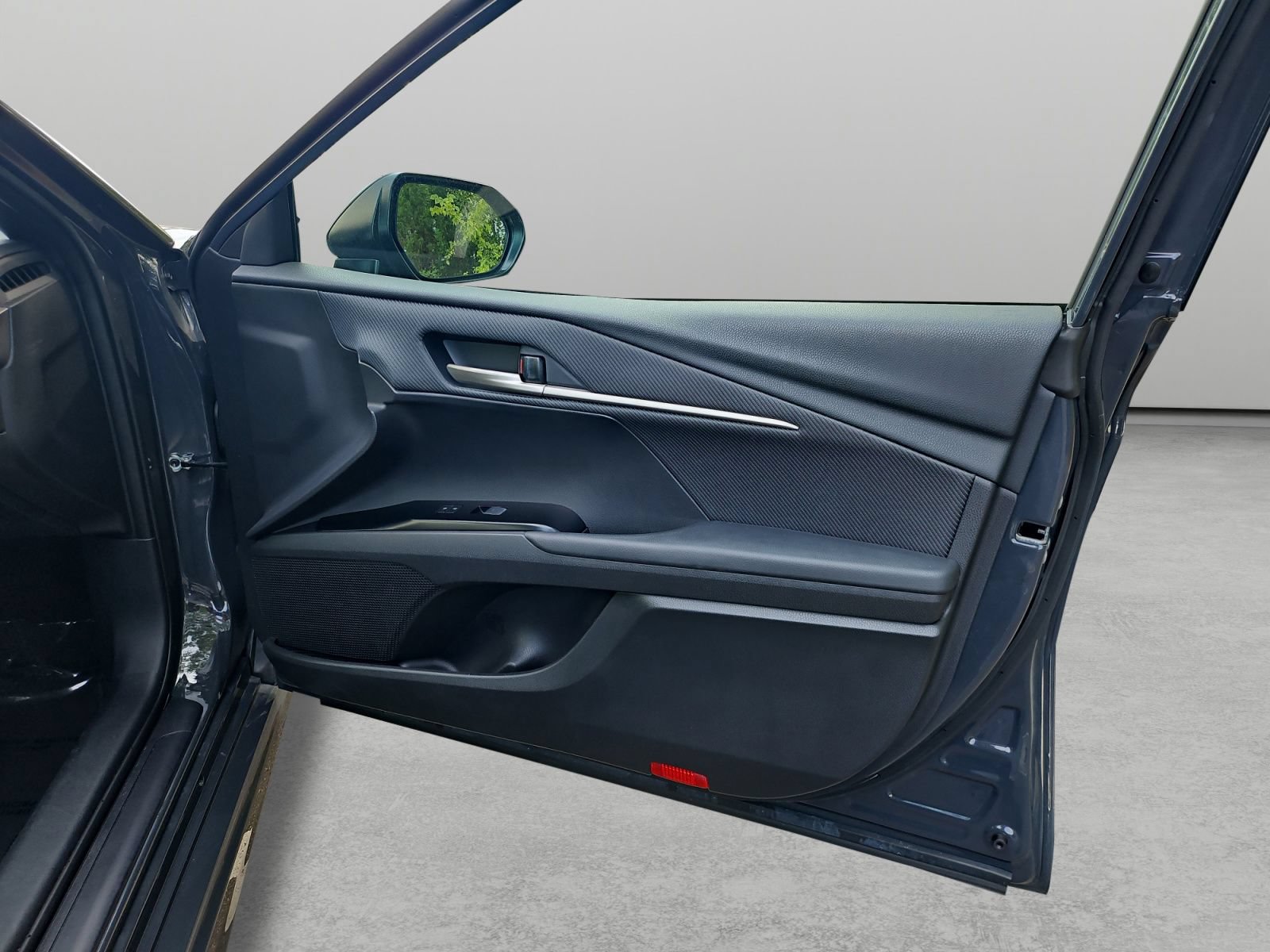 Used 2025 Toyota Camry SE FWD image 36