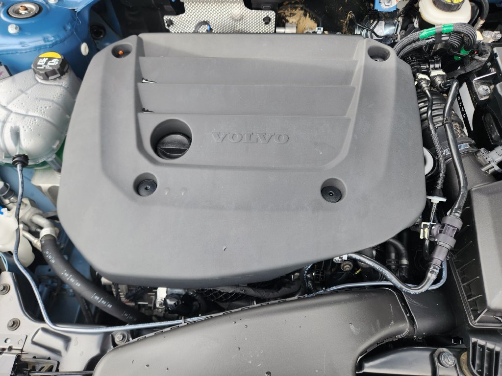 Used 2025 Volvo XC40 B5 Plus AWD/4WD image 20