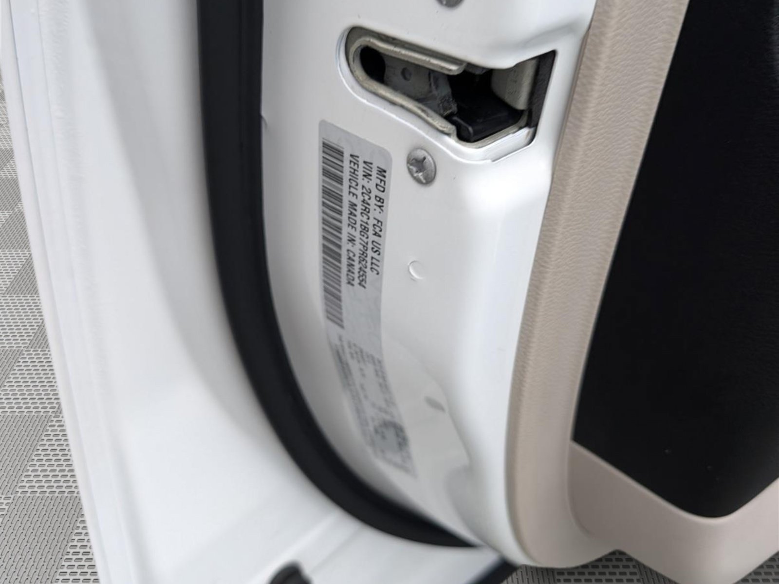 Used 2023 Chrysler Pacifica Touring-L FWD image 17