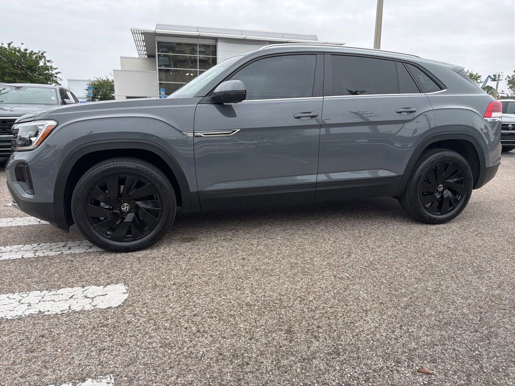Certified 2025 Volkswagen Atlas Cross Sport SE w/ Panoramic Sunroof Package AWD/4WD image 30