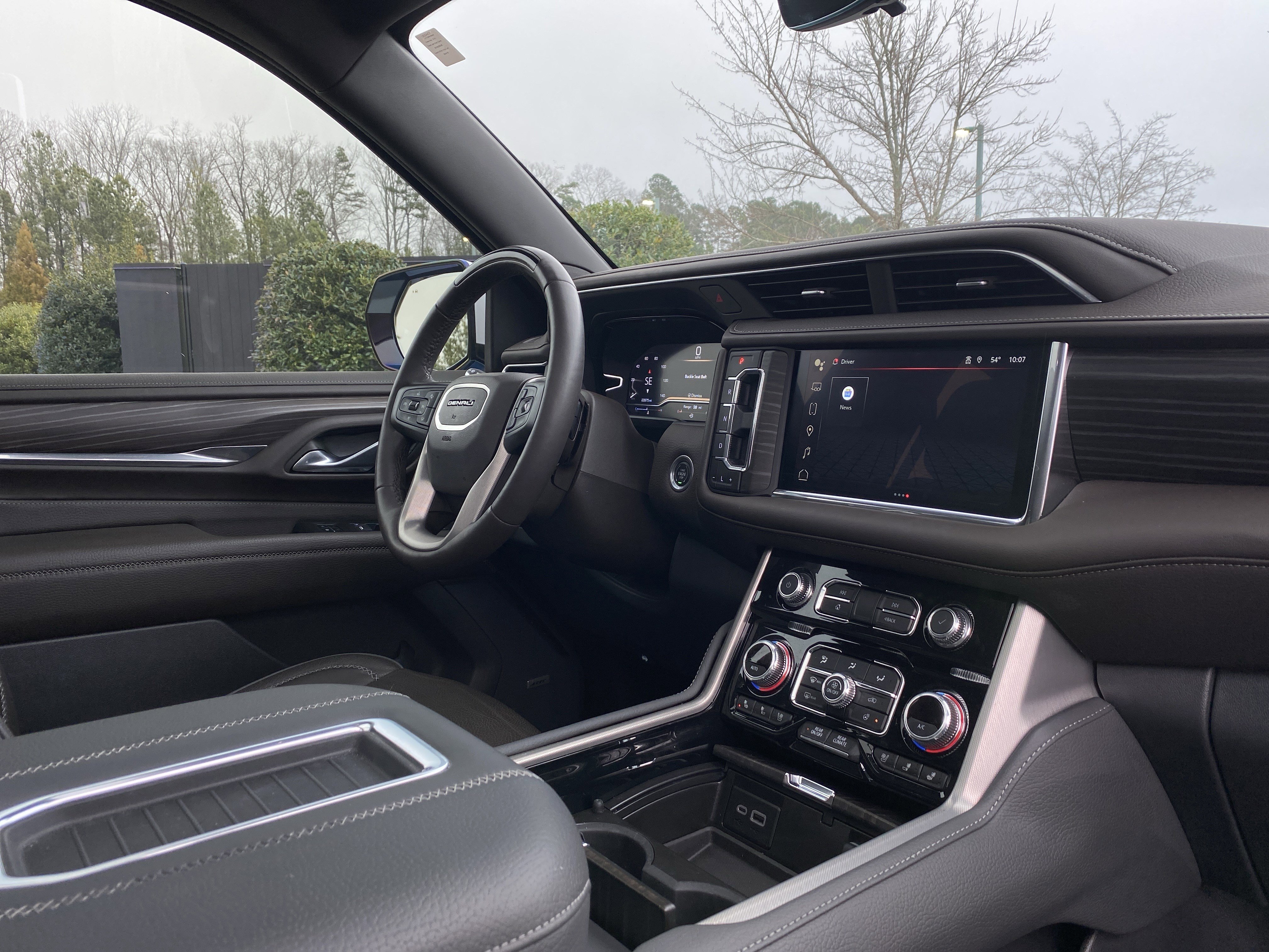 Used 2024 GMC Yukon Denali w/ Denali Reserve Package image 6