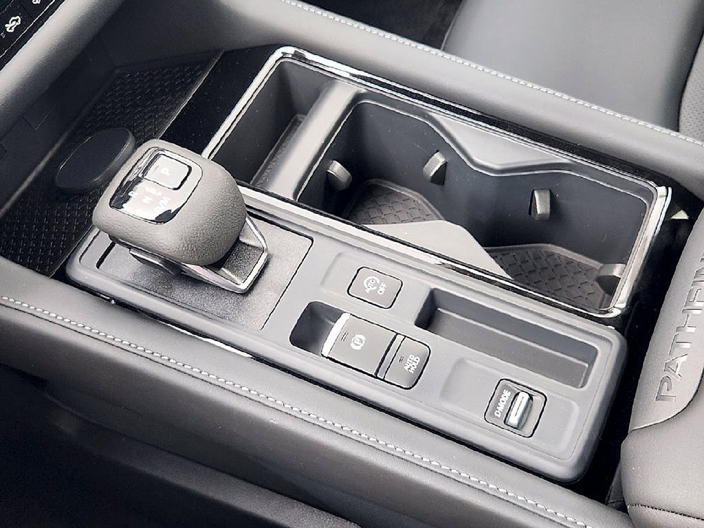 New 2026 Nissan Pathfinder SL FWD image 19
