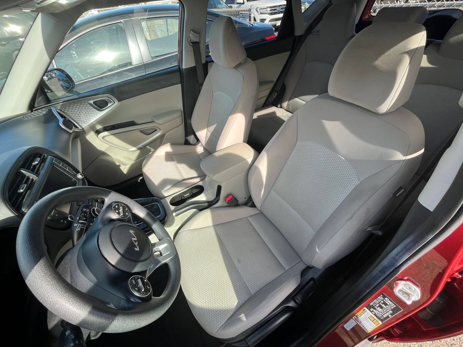 Used 2025 Kia Soul LX w/ LX Technology Package FWD image 34