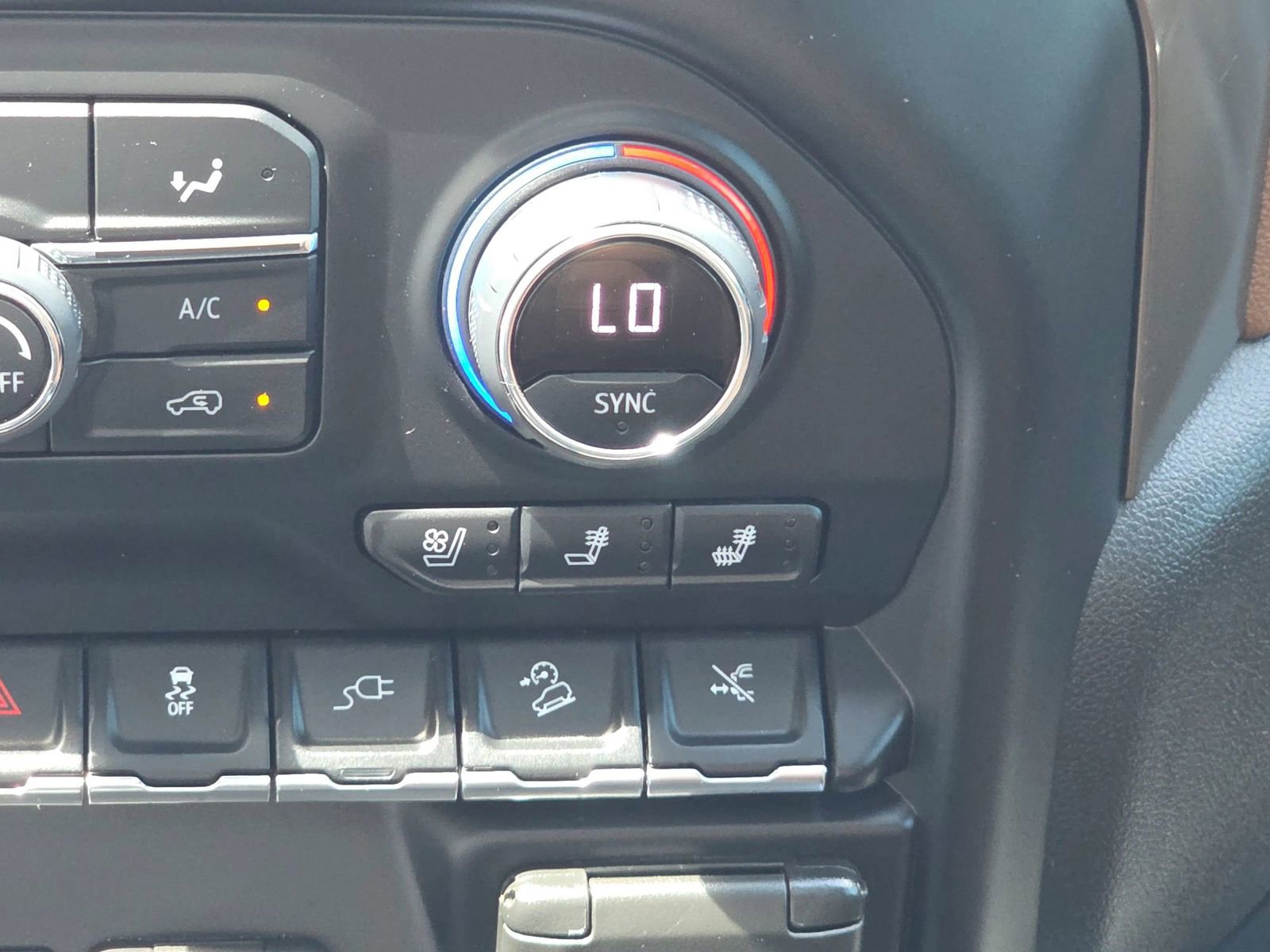 Used 2022 Chevrolet Silverado 2500 High Country w/ Technology Package AWD/4WD image 18