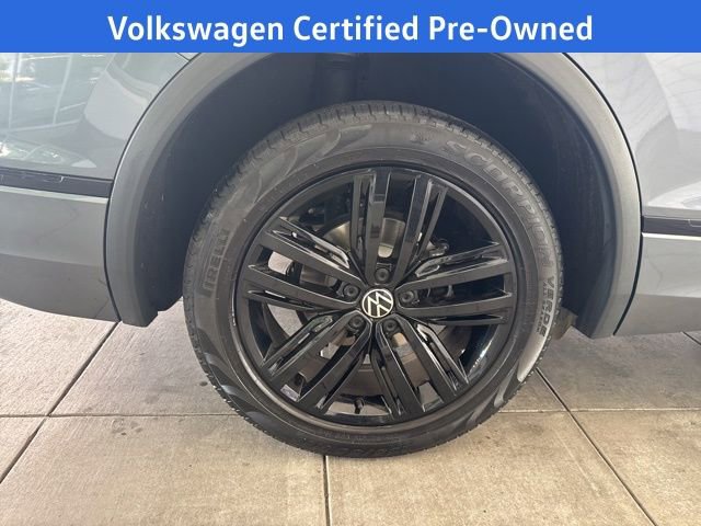 Certified 2022 Volkswagen Tiguan SE R-Line image 16
