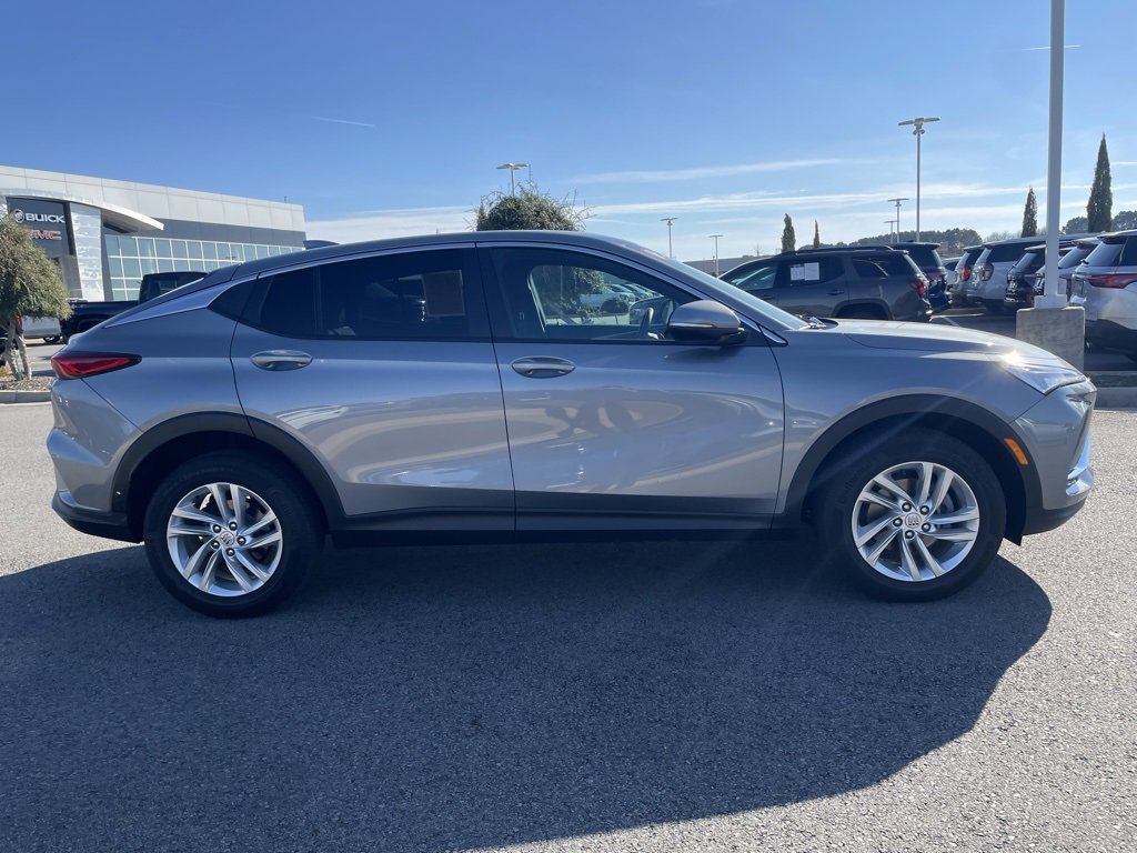 Used 2024 Buick Envista Preferred w/ Convenience II Package image 9