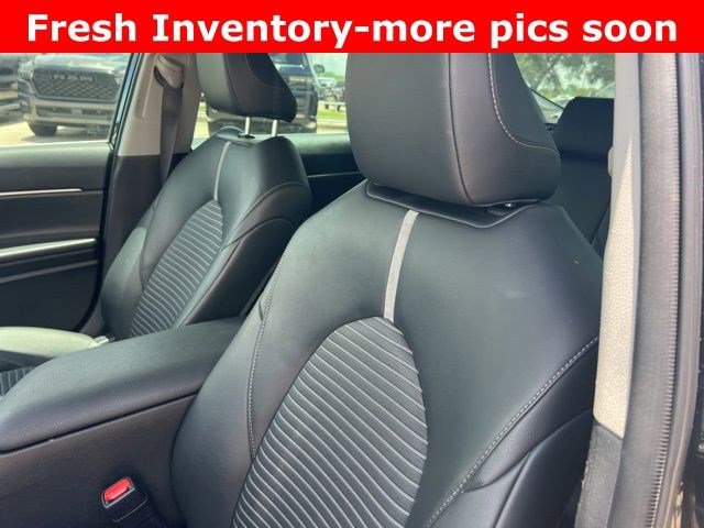 Used 2023 Toyota Camry SE FWD image 6
