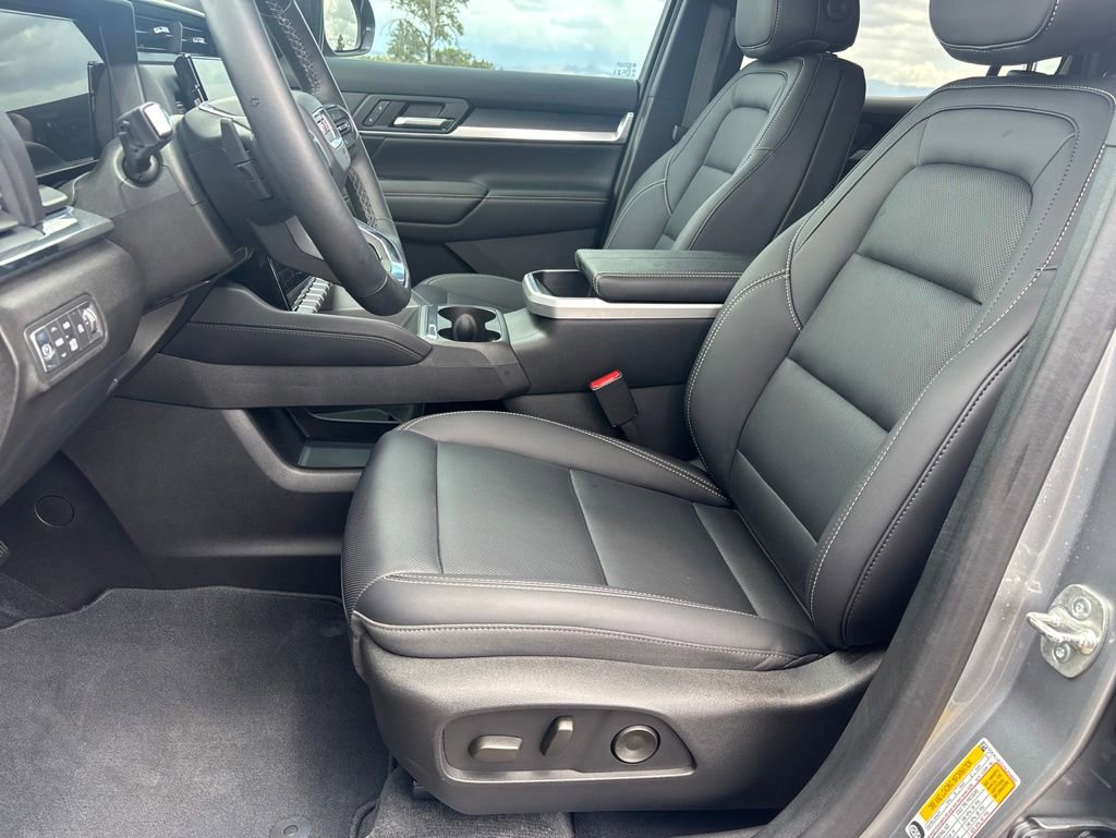 Used 2025 GMC Terrain Elevation w/ Elevation Premium Package AWD/4WD image 9