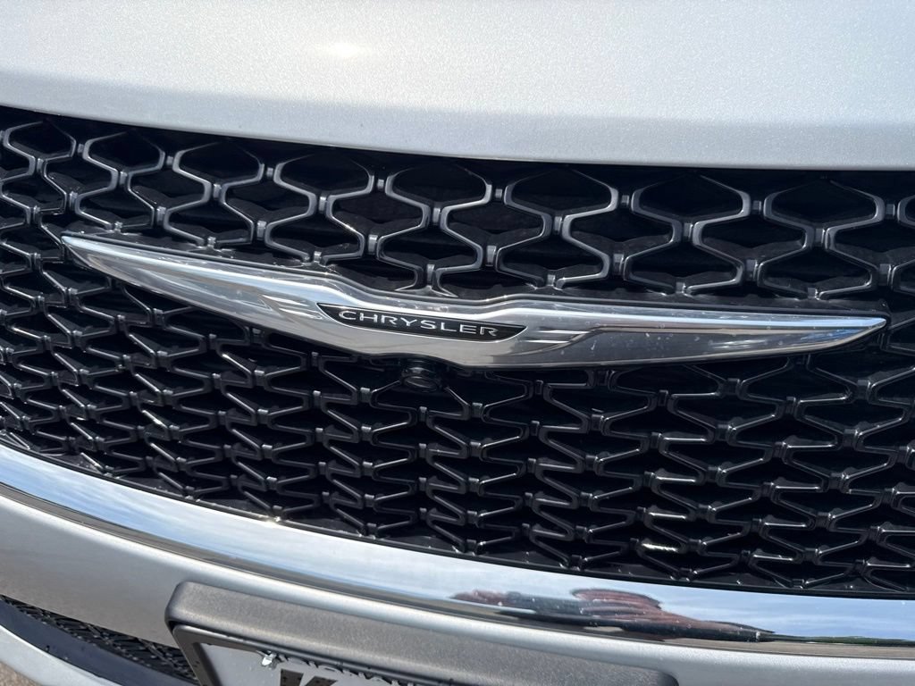 New 2026 Chrysler Pacifica Select AWD/4WD image 13