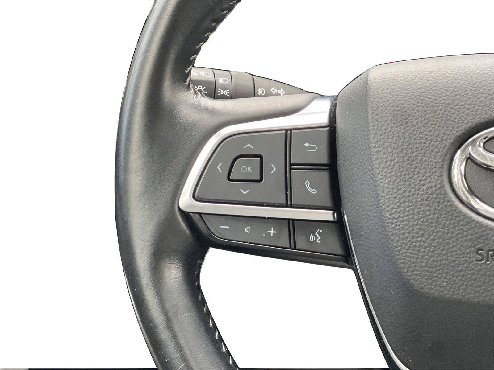 Used 2021 Toyota Highlander XLE AWD/4WD image 16