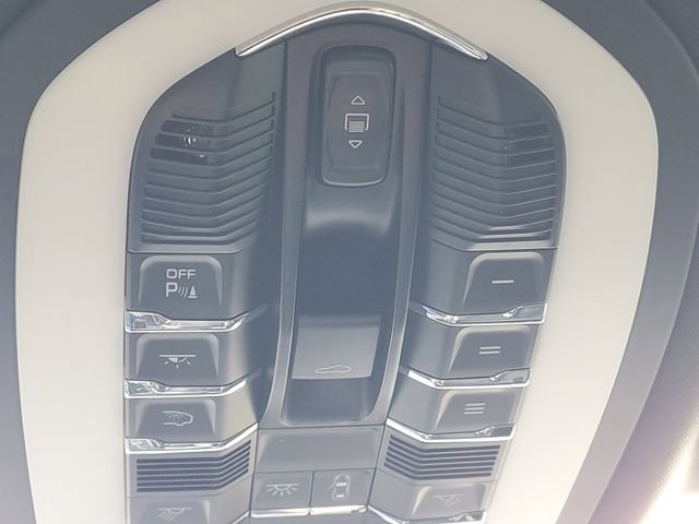 Used 2019 Porsche Macan AWD/4WD image 34