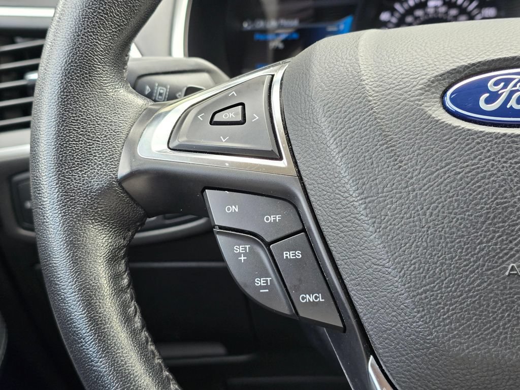 Used 2019 Ford Edge SEL AWD/4WD image 16