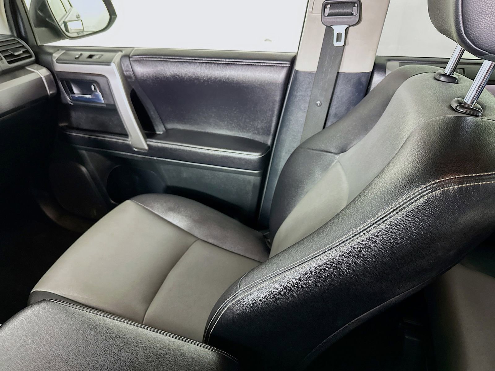 Used 2016 Toyota 4Runner SR5 Premium AWD/4WD image 25