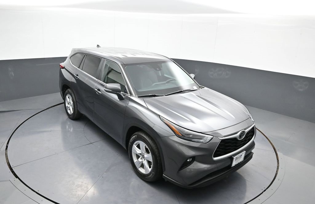 Certified 2023 Toyota Highlander L image 37