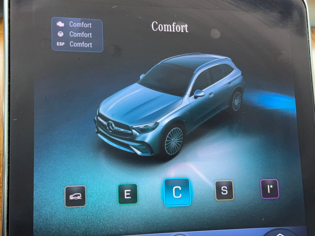 Used 2024 Mercedes-Benz GLC 300 4MATIC image 27