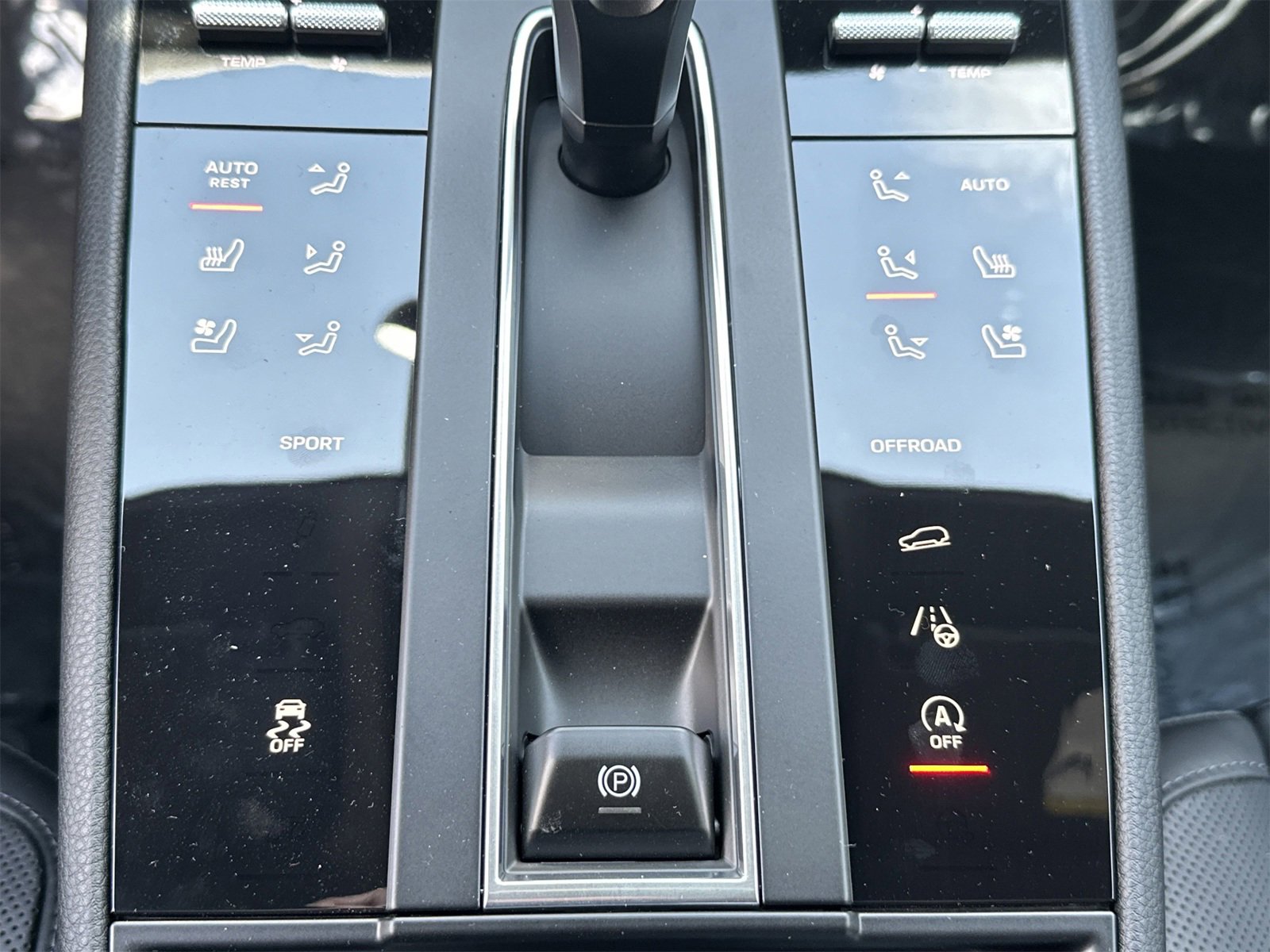 New 2025 Porsche Macan image 24