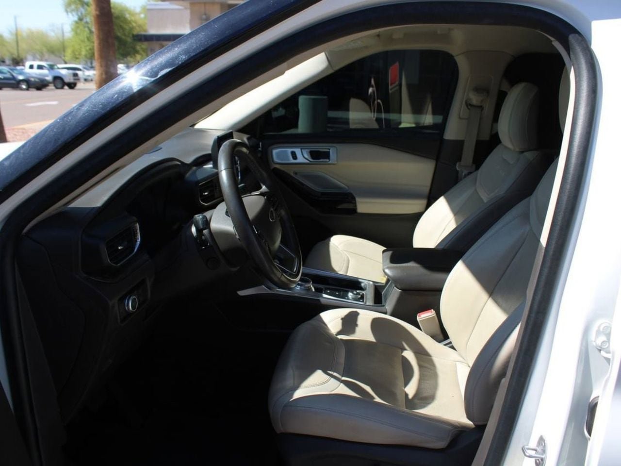 Used 2022 Ford Explorer Platinum w/ Equipment Group 601A AWD/4WD image 9