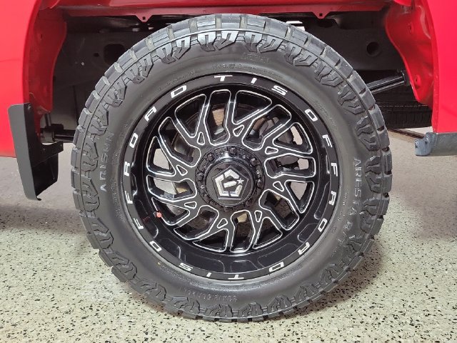 Used 2023 Chevrolet Silverado 1500 LT AWD/4WD image 8