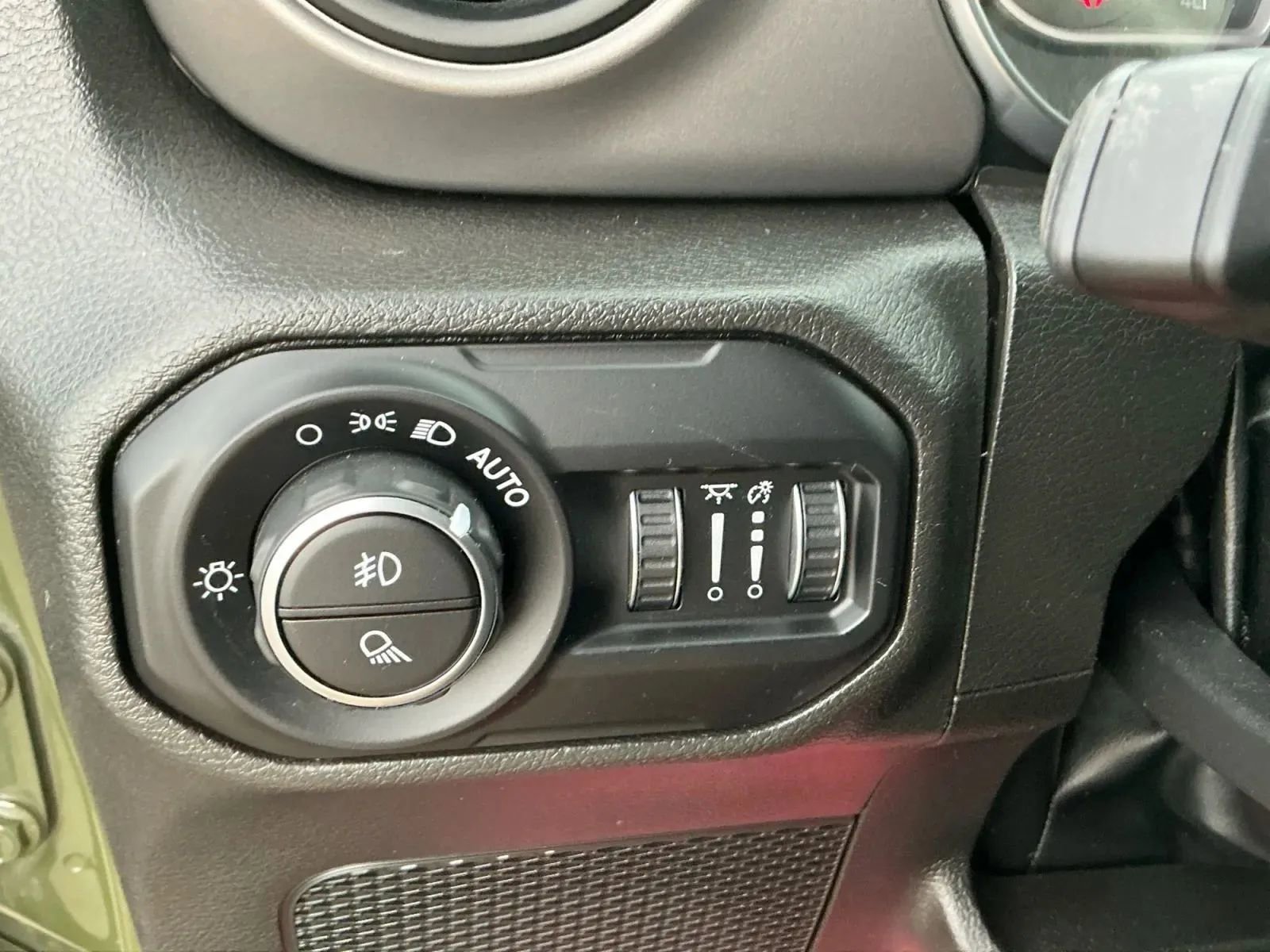 Used 2022 Jeep Gladiator Sport image 35