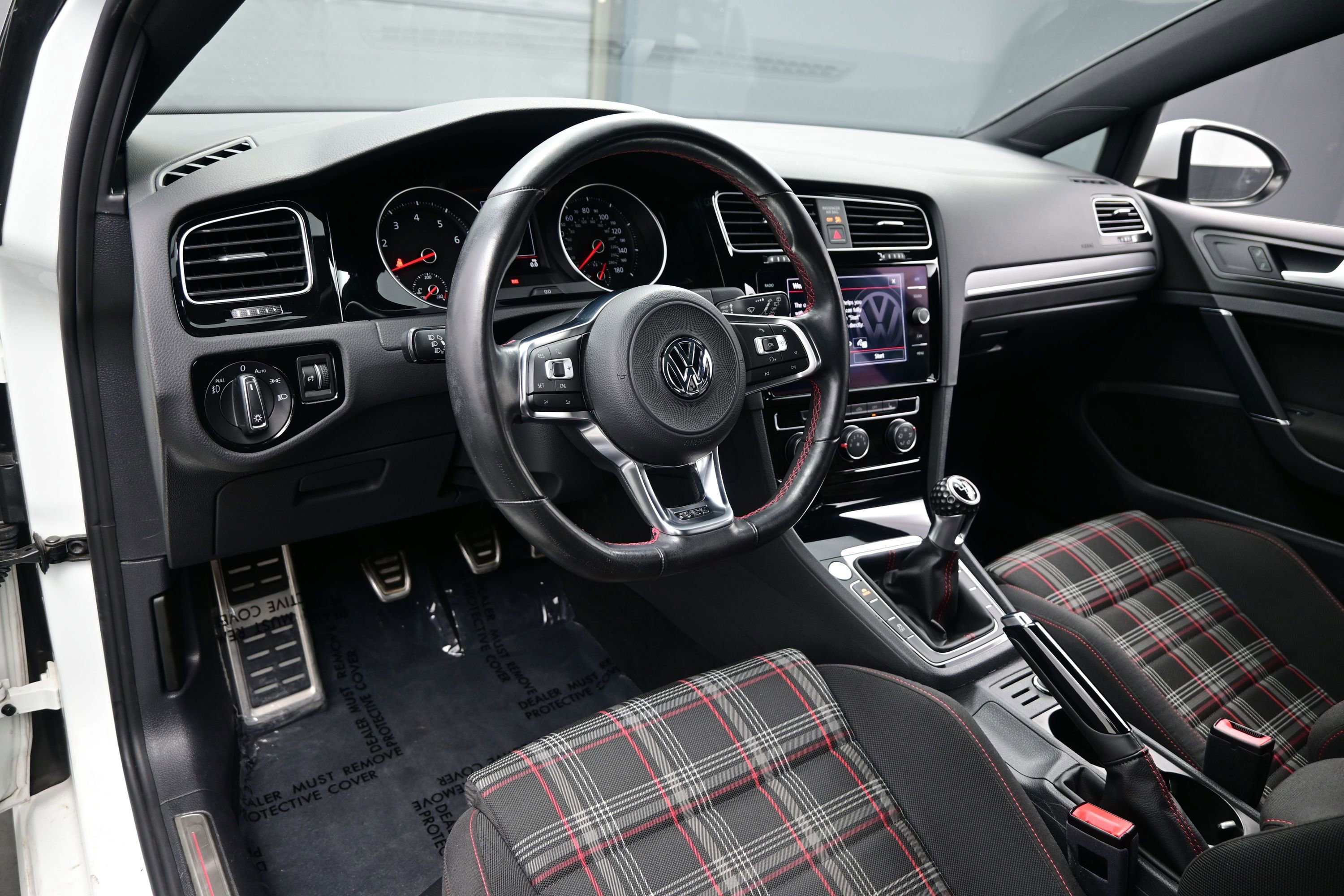Used 2018 Volkswagen GTI SE FWD image 12