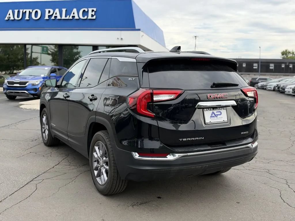 Used 2023 GMC Terrain SLT AWD/4WD image 4