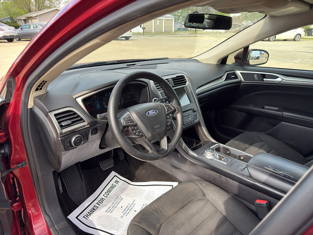 Used 2018 Ford Fusion SE w/ Fusion SE Technology Package FWD image 7