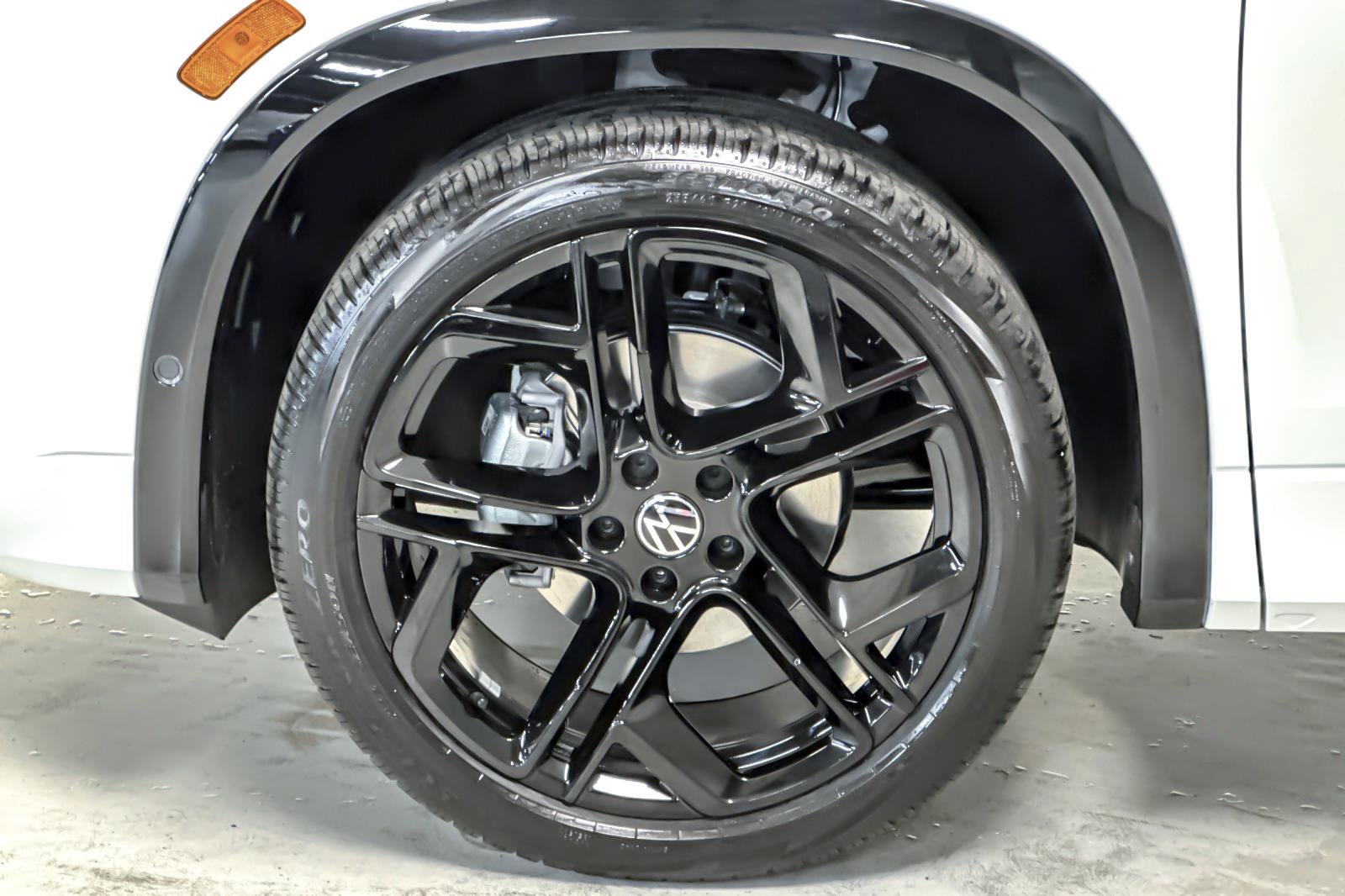 New 2026 Volkswagen Tiguan SE R-Line image 24