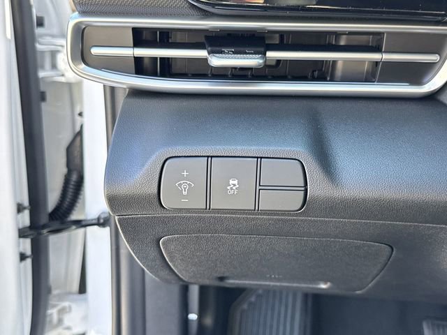 Certified 2025 Hyundai Elantra SEL image 33