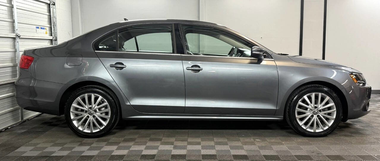 Used 2012 Volkswagen Jetta SEL image 2