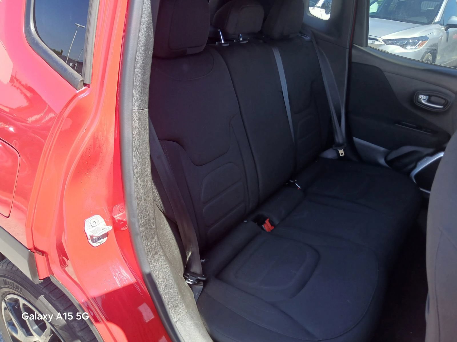 Used 2019 Jeep Renegade Latitude FWD image 12