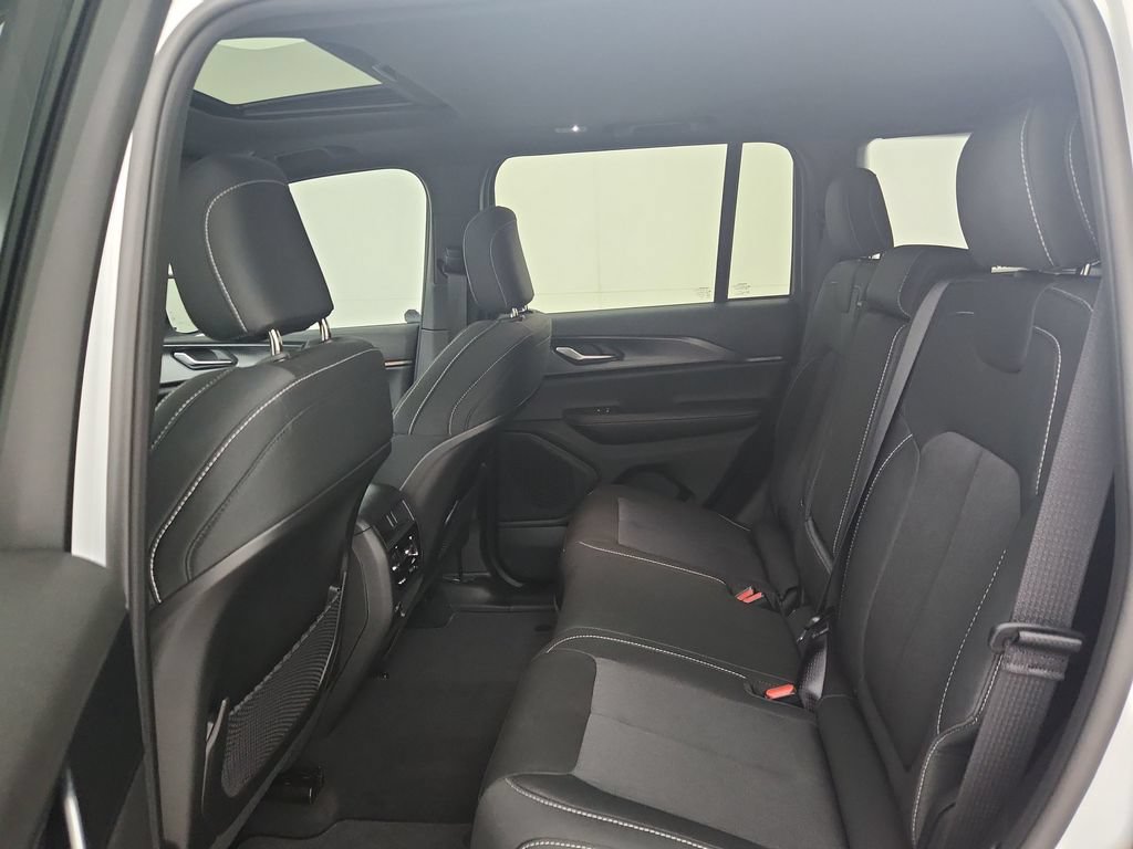 Certified 2026 Jeep Grand Cherokee Laredo X AWD/4WD image 32