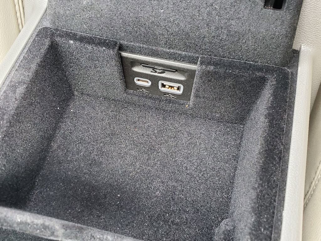 Certified 2023 Cadillac XT5 Premium Luxury w/ LPO, Floor Liner Package image 32