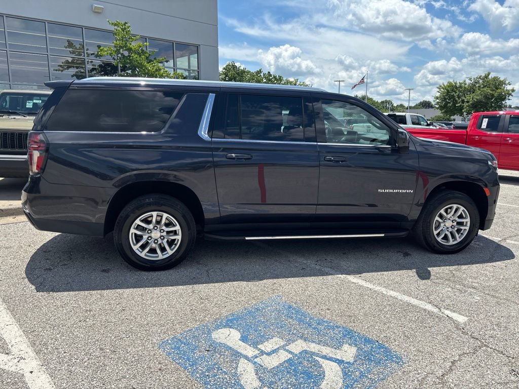 Used 2024 Chevrolet Suburban LT AWD/4WD image 30