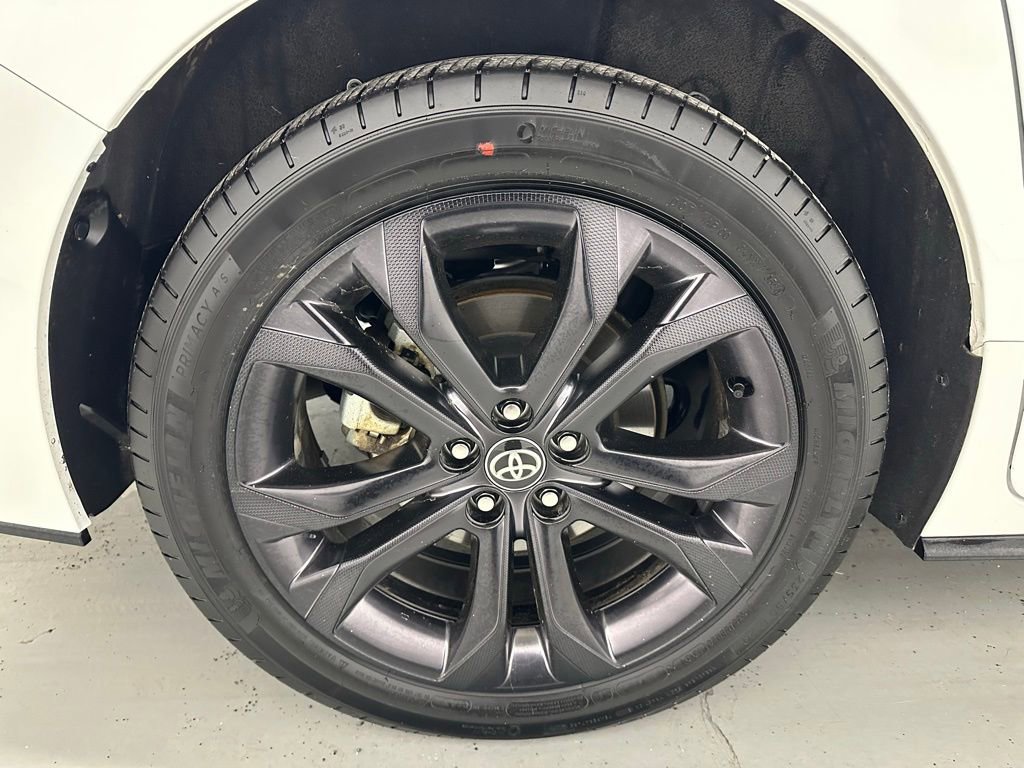 Used 2025 Toyota Sienna XSE image 71