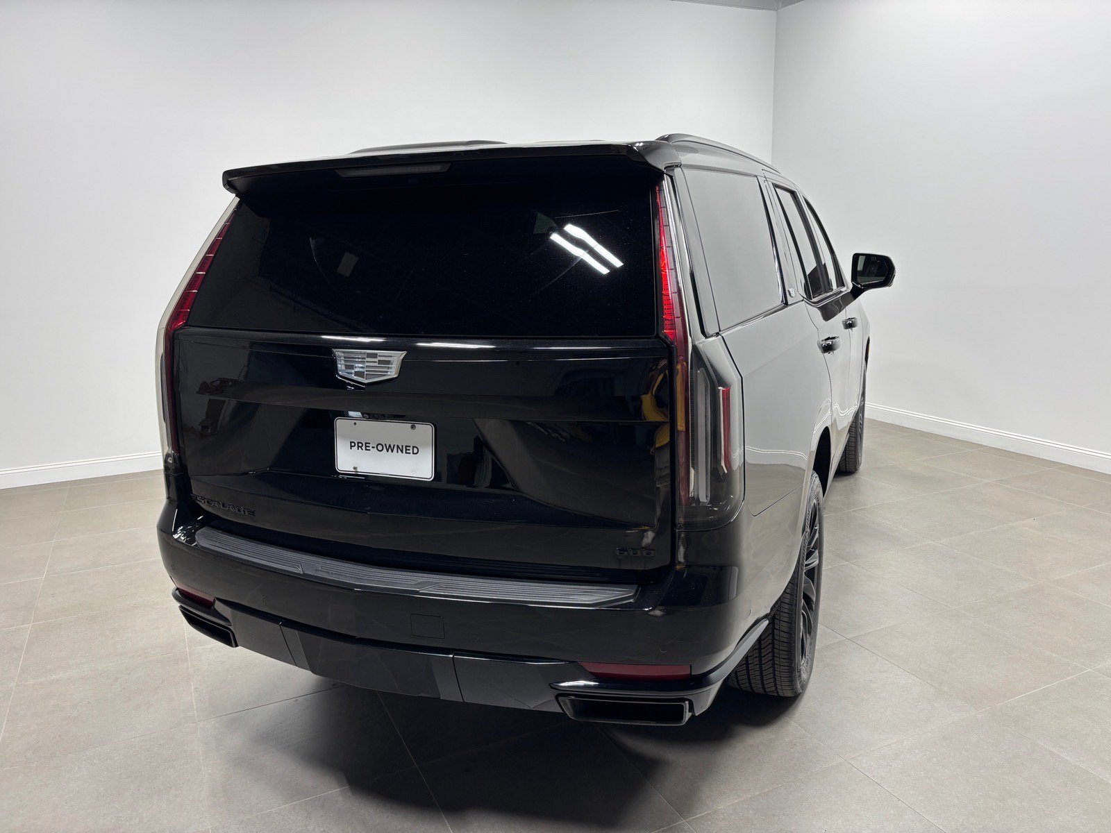 Used 2023 Cadillac Escalade Sport Platinum w/ LPO, ONYX Package AWD/4WD image 7